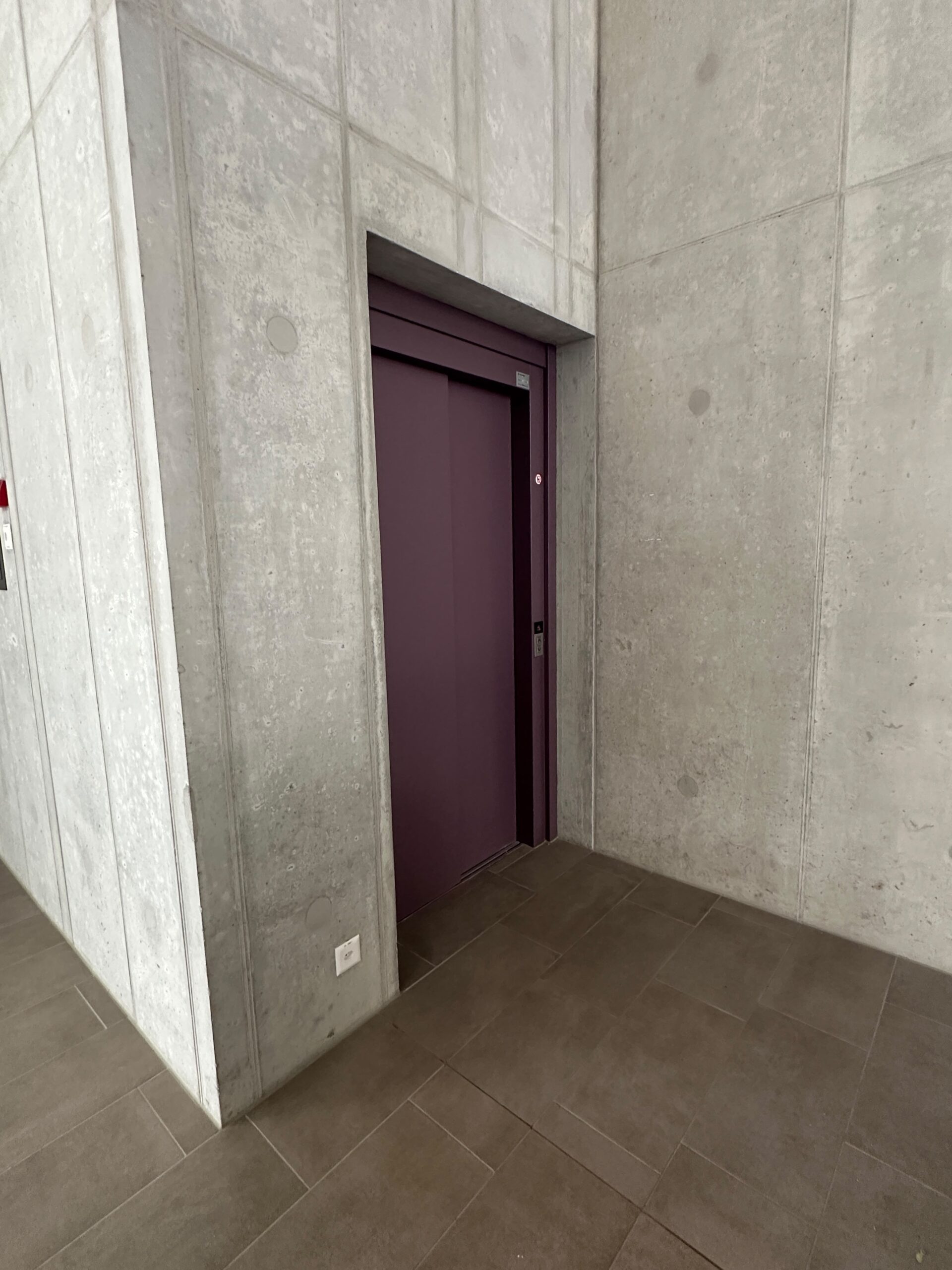 Lift im Eingangsbereich der Obermühleweid 1